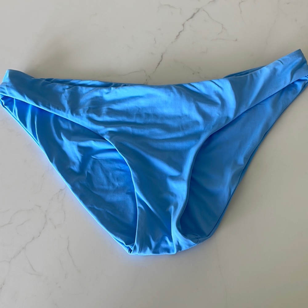 BECCA EUC Bikini Bottoms w/ Ruched Back